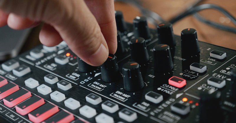 IK Multimedia UNO Synth Pro X Analog Synthesizer