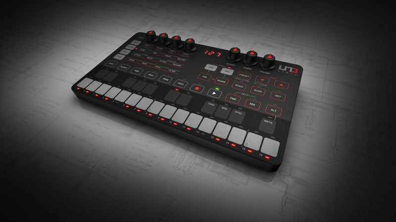IK Multimedia UNO Synth Analog Synthesizer