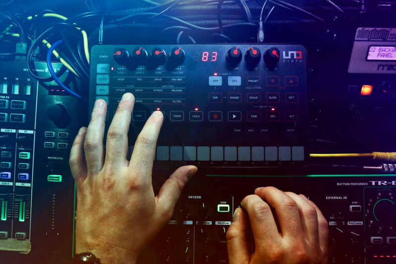 IK Multimedia UNO Synth Analog Synthesizer