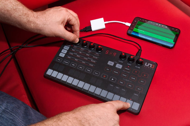 IK Multimedia UNO Synth Analog Synthesizer