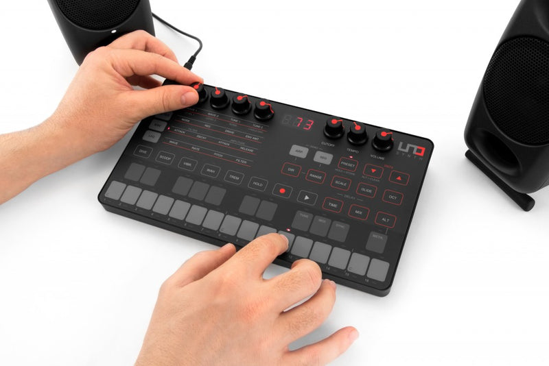 IK Multimedia UNO Synth Analog Synthesizer